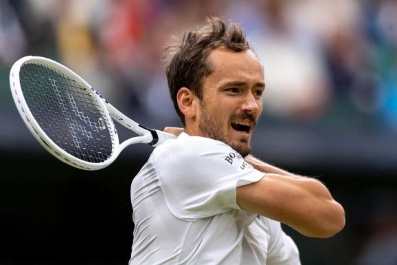 Wimbledon: Medvegyev négy órás meccsen nyert a világelső ellen, Alcarazzal játszik a döntőbe jutásért